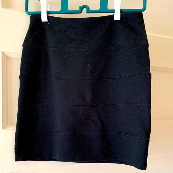 Fitted black high-waisted skirt - size XS - great condition - Picture 1 of 2